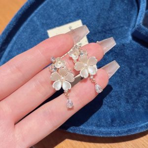 Home elegant french style zircon white flower earrings for women dongdaemun gentle luxury high end temperament earrings
